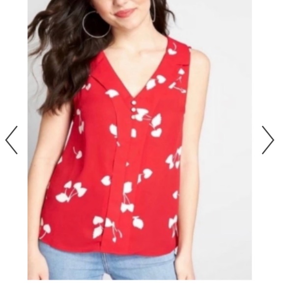 Modcloth Tops - MODCLOTH Heart Patterned Blouse NWT Size XXS